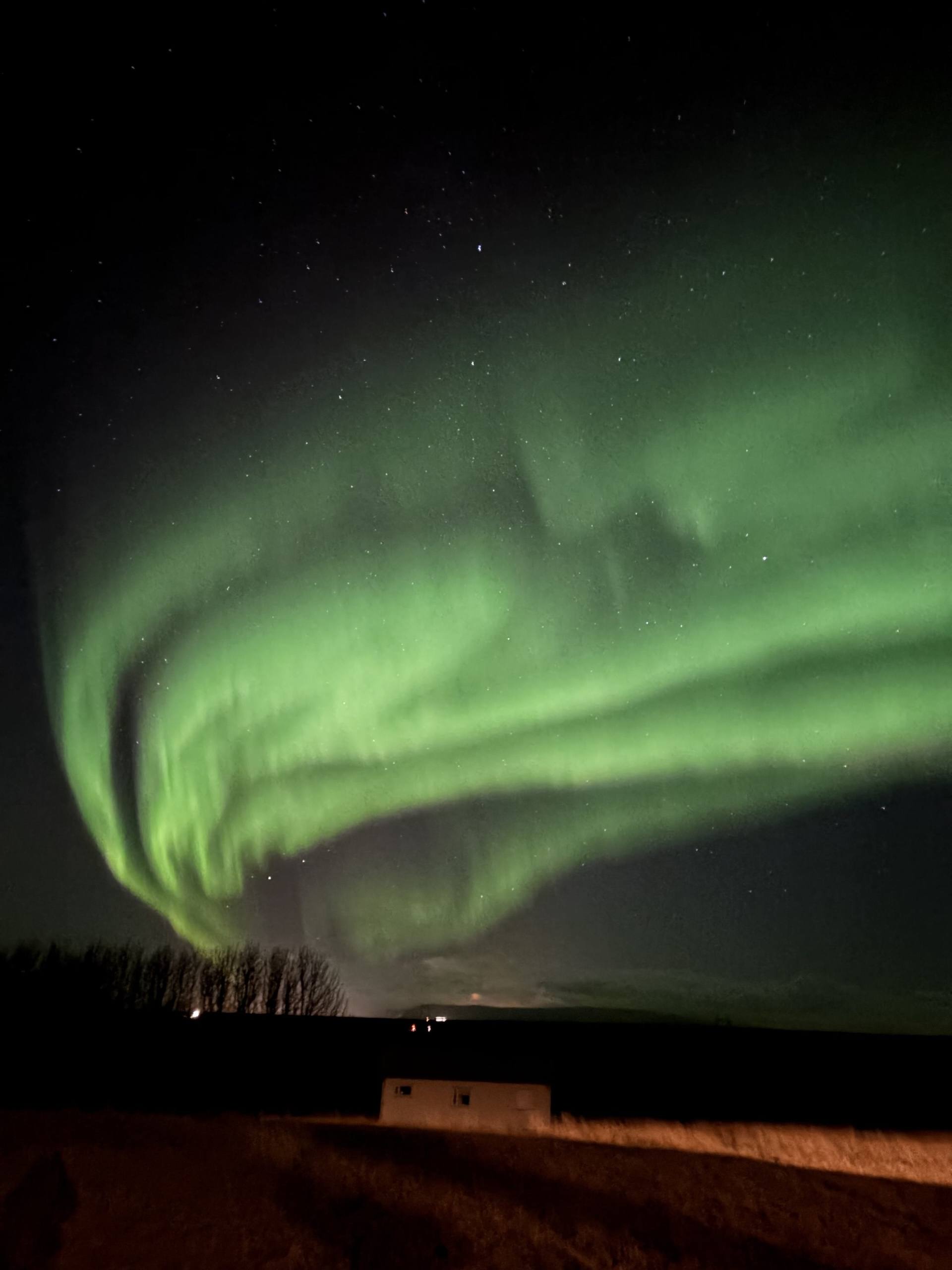 Norðurljós yfir sveitinni